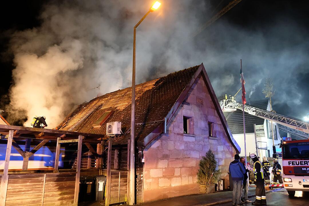 Nürnberger Gaststätte geht in Flammen auf: Anwohner evakuiert