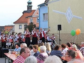 Eindrücke von der "Schwörbetze Kerwa", als die Blaskapelle Schwürbitz aufspielte Foto: Horst Haberman