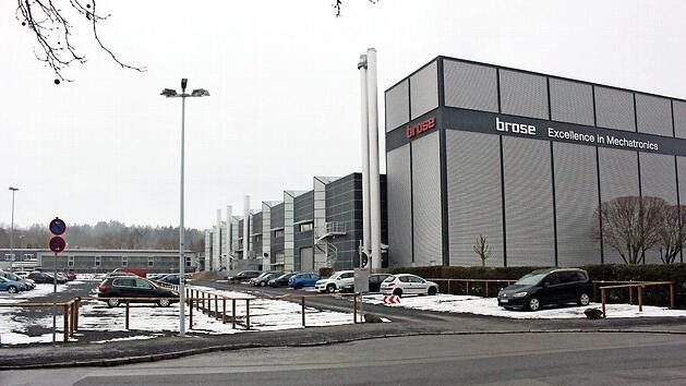 Der provisorische Parkplatz links k&ouml;nnte Standort des neuen Brose-Logistik-Zentrums werden.