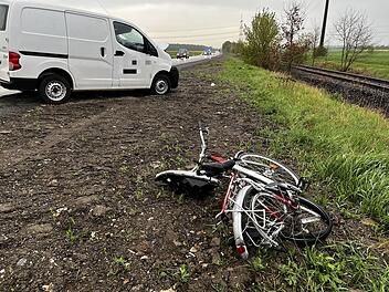 T&ouml;dlicher Unfall bei Grettstadt: Radfahrer von Auto erfasst