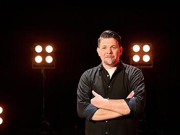 Tim M&auml;lzer sucht aus einer Auswahl von zw&ouml;lf Gastro-Profis den "ultimativen Charakterkoch".