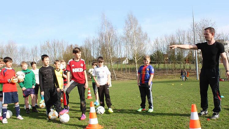 Beim Training zeigen die Kinder vollen Einsatz.  Foto: Robert Huger