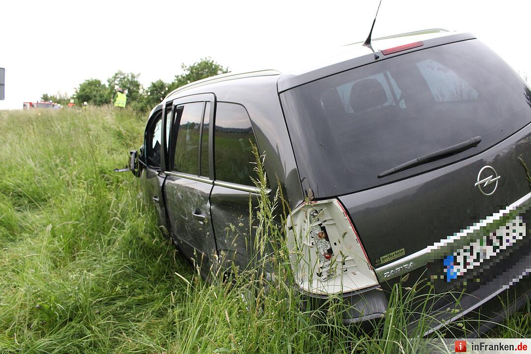 Fahrzeuge kollidieren auf Staatsstrasse