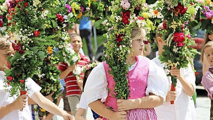 Der Bogentanz ist immer ein Höhepunkt beim Thurnauer Gregoriusfest. Fotos: Katharina Müller-Sanke