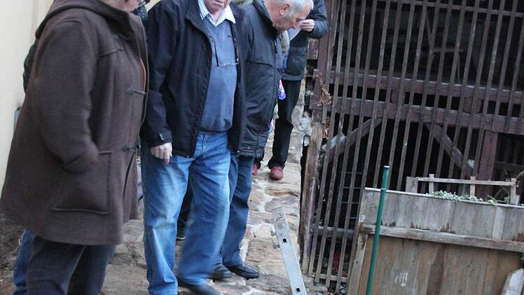 Der Ärger mit den alten Steinen: an der Stadtmauer ...