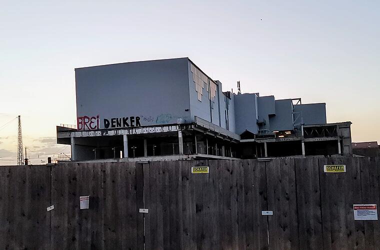 Bamberg Ludwigstraße noch länger halbseitig gesperrt - Atrium-Abriss