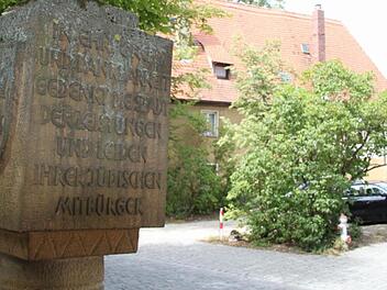 Auf dem Grundstück im Hintergrund darf die Familie des Forchheimer Oberbürgermeisters Franz Stumpf (CSU/WUO) jetzt ein Haus bauen.
