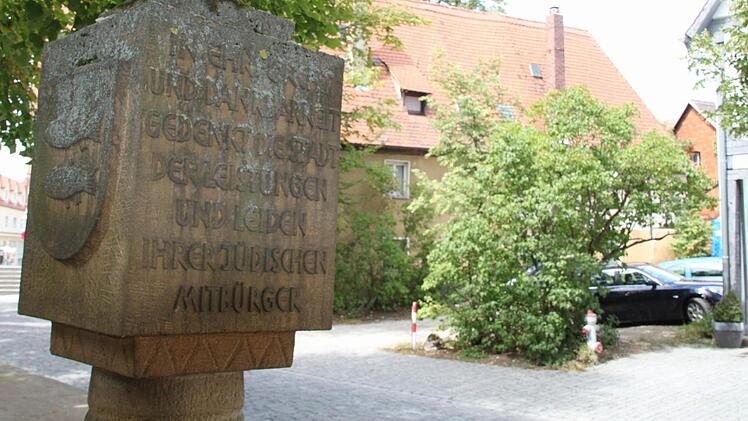 Auf dem Grundstück im Hintergrund darf die Familie des Forchheimer Oberbürgermeisters Franz Stumpf (CSU/WUO) jetzt ein Haus bauen.