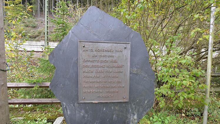 Der Gedenkstein an die Grenzöffnung Foto: Ronald Rinklef