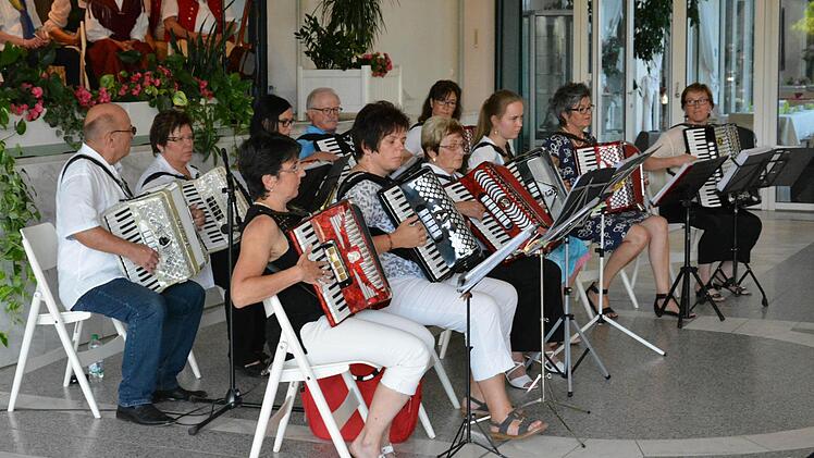 Das Akkordeonorchester der Städtischen Musikschule Bad Kissingen. Foto: Björn Hein