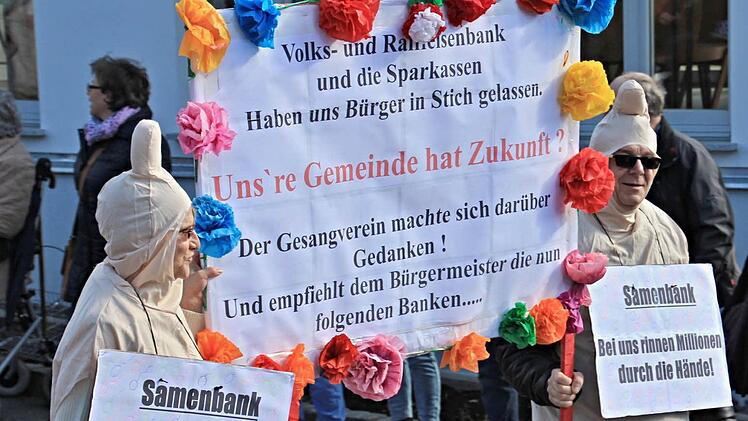 Ein "Ständela" auf das Bankensterben "sang" der Gesangverein Memmelsdorf diesmal schriftlich. Foto: Helmut Will