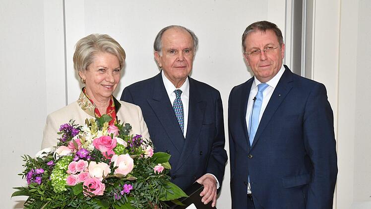 Das Ehepaar Ruckdeschel mit OB Henry SchrammFoto: Katrin Geyer