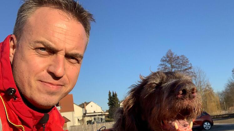 Frank Schulte mit seinem Hund Kliff, der im November verstorben ist.