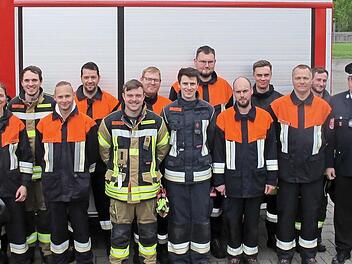 Sie haben bei der Feuerwehr Waldfenster ihre Leistungsprüfung bestanden.