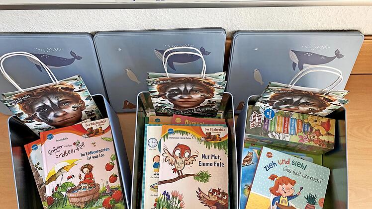 Drei gro&szlig;e B&uuml;cherboxen &ndash; die Hauptgewinne der diesj&auml;hrigen B&uuml;cher-Rallye.