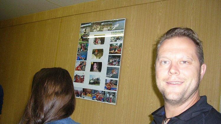 Oli Schulz beim Bild mit der ersten Jugendtreff-Generation
