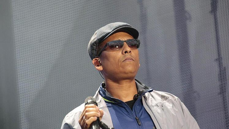 Xavier Naidoo machte seine Fans am Samstag im Forchheimer Jahnstadion glücklich. Foto: Josef Hofbauer