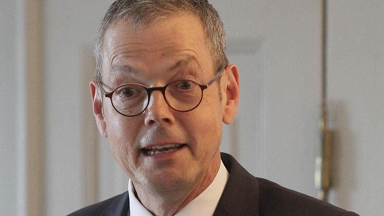 Der Wirtschaftsweise Peter Bofinger rät zum Investieren. Fotos: J. Nützel