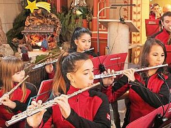 Die Jungmusiker der Leuchsentaler Blasmusik sorgten am zweiten Weihnachtsfeiertag in der St.-Andreas-Kirche für stimmungsvolle Augenblicke und viele musikalische Höhepunkte. Foto: Martin Dirauf