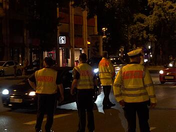 Nürnberg: Nach EM-Spiel - Polizei stoppt hupende Autos am Plärrer Nürnberg: Nach EM-Spiel - Polizei stoppt hupende Autos am Plärrer