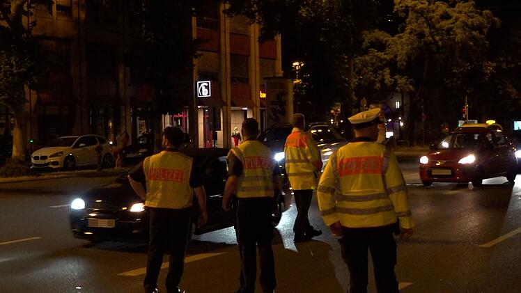 Nürnberg: Nach EM-Spiel - Polizei stoppt hupende Autos am Plärrer