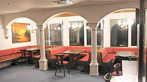 Der Speisesaal im Erdgeschoss wurde zuletzt als Gaststätte genutzt.