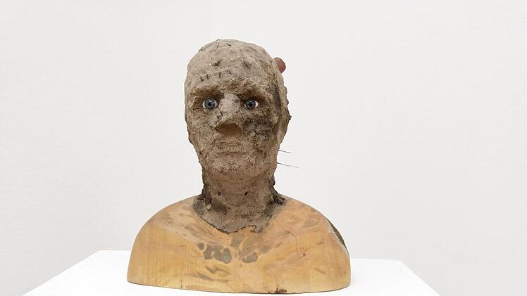 Matthias Kroth gestaltet erstmals eine Einzelausstellung im Coburger Kunstverein. Gezeigt werden Gemälde, Skulpturen und Zeichnungen.Foto: Jochen Berger