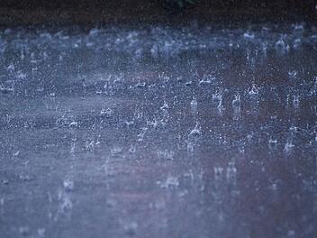 DWD warnt vor Starkregen in Franken - diese Kreise sind betroffen