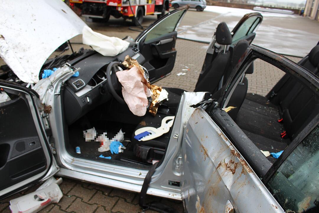 Landkreis Fürth: Auto überschlägt sich - 42-Jähriger lebensgefährlich verletzt