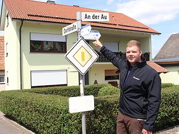 Timo Koberstein und seine Familie mussten für ihr Grundstück Ausbaubeiträge zahlen - aber nur für eine Straße.  Foto: Julia Raab