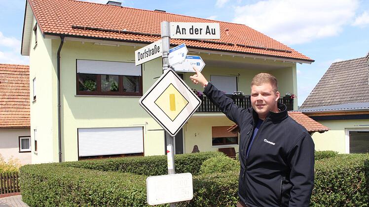 Timo Koberstein und seine Familie mussten für ihr Grundstück Ausbaubeiträge zahlen - aber nur für eine Straße.  Foto: Julia Raab