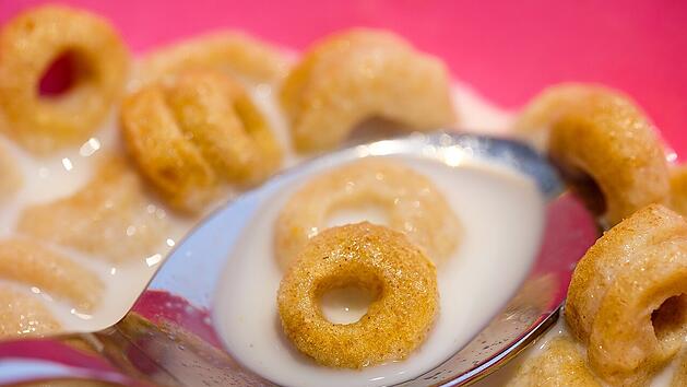 Viele Frühstücks-Cerealien enthalten zu viel Zucker.