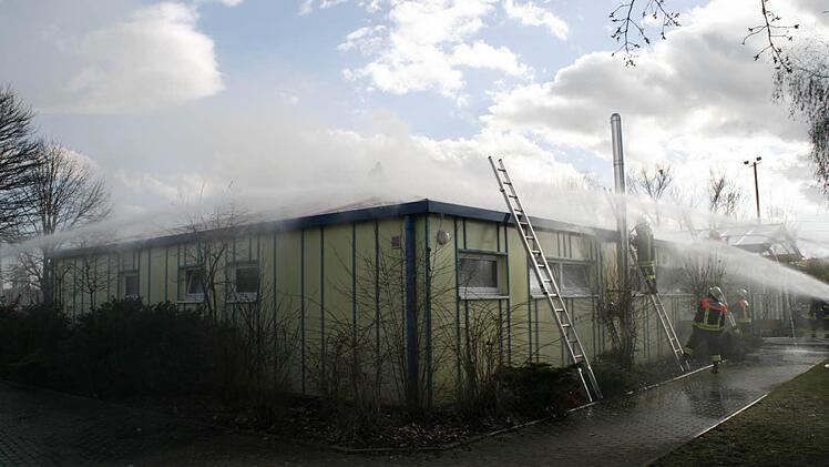 Das Feuer entstand im Bereich des Lager- und Kabinentraktes. Foto: G. Bauer