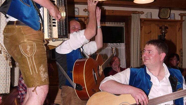 A echte Gaudi: das Wirtshaussingen in Ebersdorf bei Coburg. Foto: Berthold Köhler