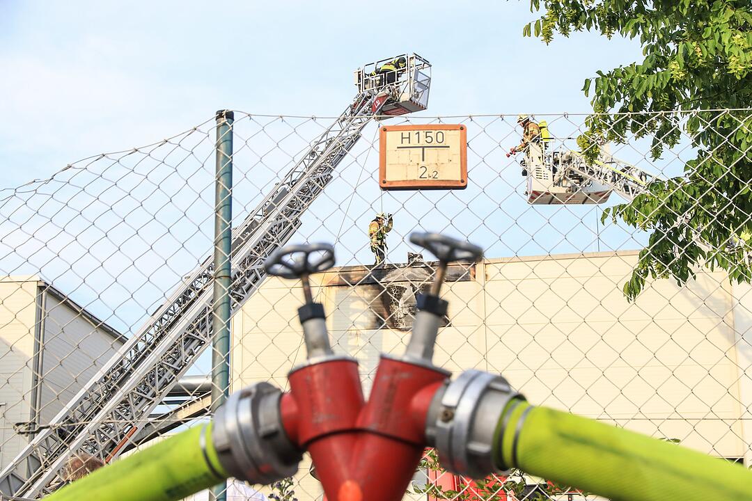 Brand in Lagerhalle in Bamberg