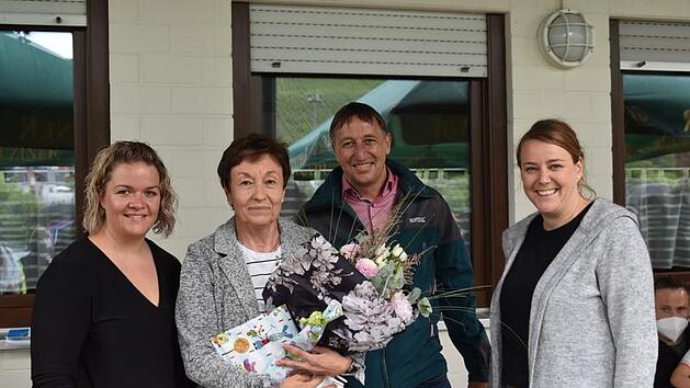 Kinderg&auml;rtnerin Monika Brunner (2. von links) wurde offiziell verabschiedet. Auf dem Bild sind ferner die Elternbeir&auml;te Katharina Stibitz  (links),  und Nadine D&uuml;nisch (rechts) sowie B&uuml;rgermeister Rainer Morper.