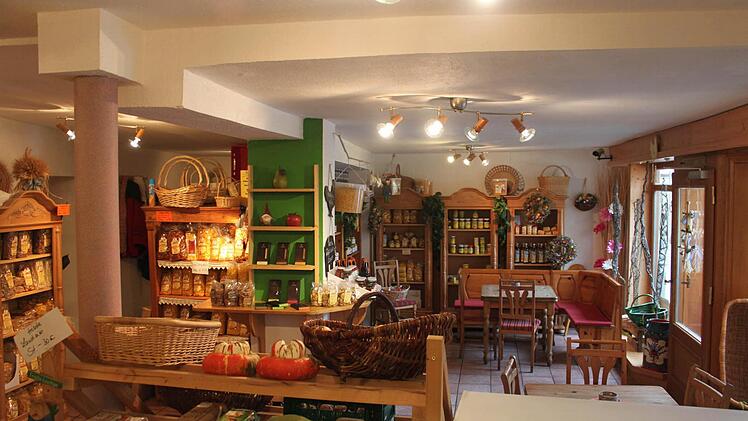 Der Bauernladen in Lichtenfels ist ein Treffpunkt für alle, die gesunde Ernährung und Gemütlichkeit schätzen. Hier wird nur verkauft, was das Vertrauen von Ursula Kirster besitzt. Der Kunde darf sich auf herzhafte und unbelastete Produkte freuen.  Foto: PR