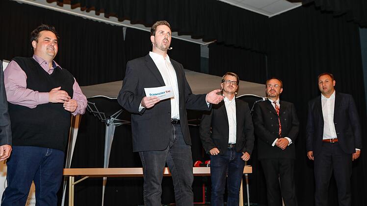 Zum Abschluss der Veranstaltung bat Moderator Marian Hamacher (Zweiter von links) die Besucher darum, am 14. Oktober von ihrem Wahlrecht gebrauch zu machen. Foto: Matthias Hoch