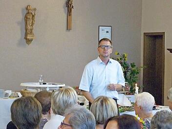 Der Ehe- und Familien-Seelsorger des Dekanats Bad Kissingen, Bernd Keller, war als Referent beim Frauenfrühstück in Burkardroth. Er sprach zum Thema "Getrieben im Getriebe". Foto: Walter Kuhn