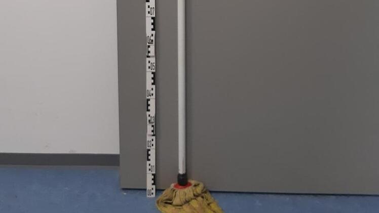 Am Nürnberger Hauptbahnhof eskalierte der Streit zwischen zwei Männern - es kam zu einer gefährlichen Körperverletzung. Die Tatwaffe: Ein Wischmopp. Foto: Polizei Nürnberg