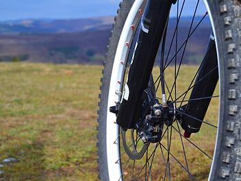 Vom Feuerberg aus soll ein Mountainbike-Rennen &uuml;ber den Kreuzberg f&uuml;hren. Der Organisator hat allerdings mit einigen H&uuml;rden zu k&auml;mpfen. Foto: Johannes Schlereth