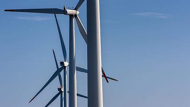 Erneuerbare Energie kann durch Windkraft gewonnen werden.