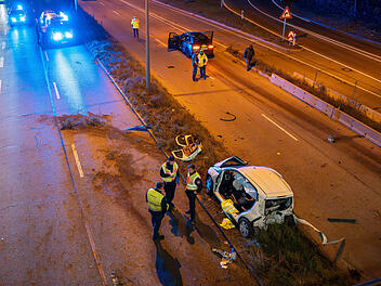 Unfall mit drei Autos und mehreren Verletzten in München