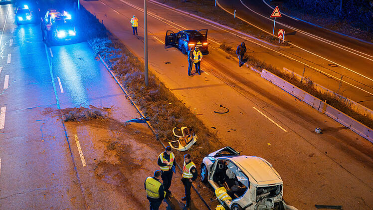 Unfall mit drei Autos und mehreren Verletzten in München