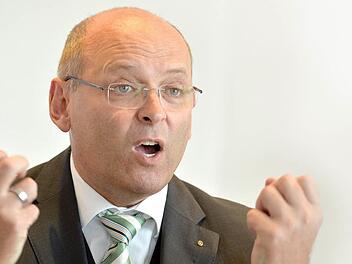 Wird er der neue Vorsitzende des Bamberger Wirtschaftsbeirats? Die Bamberger CSU will es, die SPD nicht: IHK-Präsident Heribert Trunk machte sich durch kritischer Worte über die Bamberger Politik nicht nur Freunde.  Foto: Ronald Rinklef