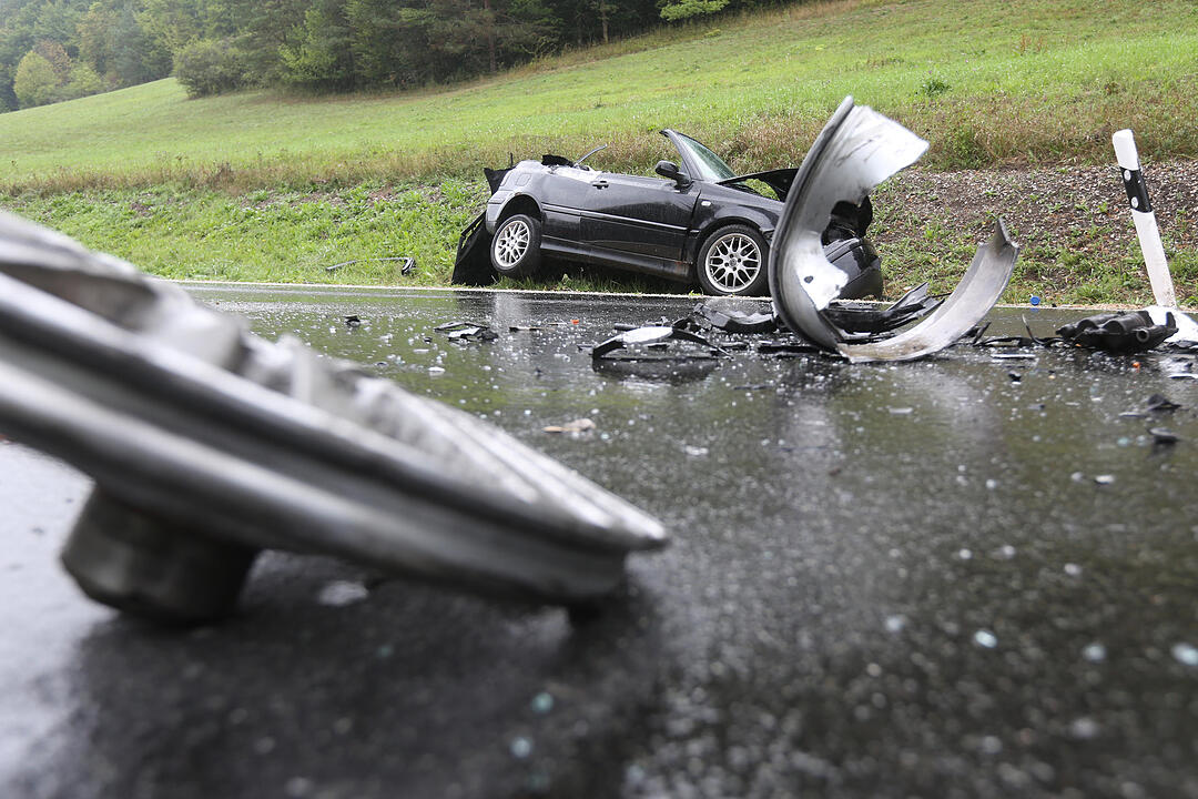 Zwei Schwerverletzte bei Frontalzusammenstoss