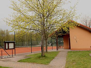 Blick auf die gepflegte Tennisanlage des VfR Kirchlauter Fotos: Günther Geiling