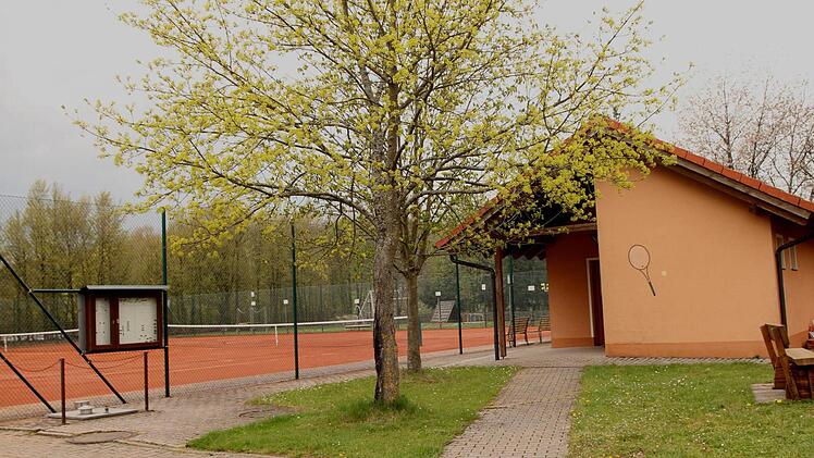 Blick auf die gepflegte Tennisanlage des VfR Kirchlauter Fotos: Günther Geiling