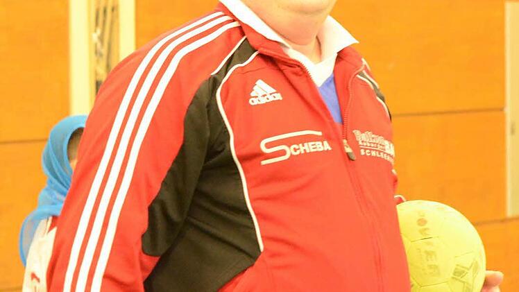 Der Leiter der Fußball-AG: Thomas Lenz. Foto: Jürgen Schmitt