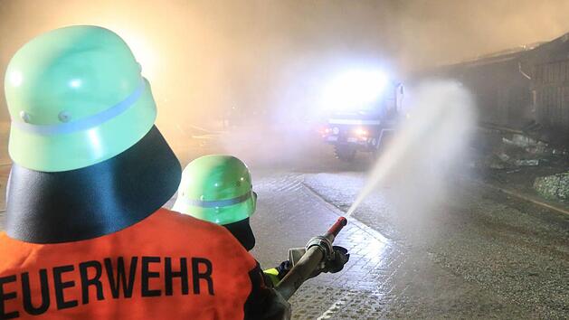 Im Nürnberger Stadtteil Sebald drohte ein Feuer auf die benachbarte Wohnung überzugreifen. Die Feuerwehr konnte den Brand rechtzeitig löschen. Symbolfoto: NEWS5 / Merzbach